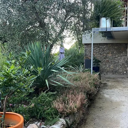 La Casina Fra Gli Oleandri 公寓