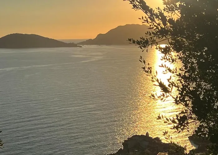 La Casina Fra Gli Oleandri *