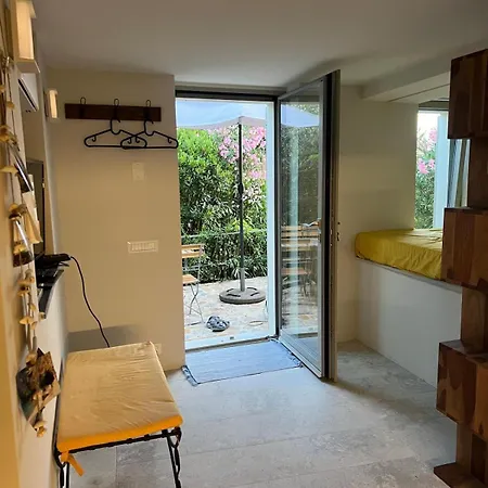 La Casina Fra Gli Oleandri Apartment *